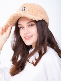 Бейсболка зимняя "R", бежевая